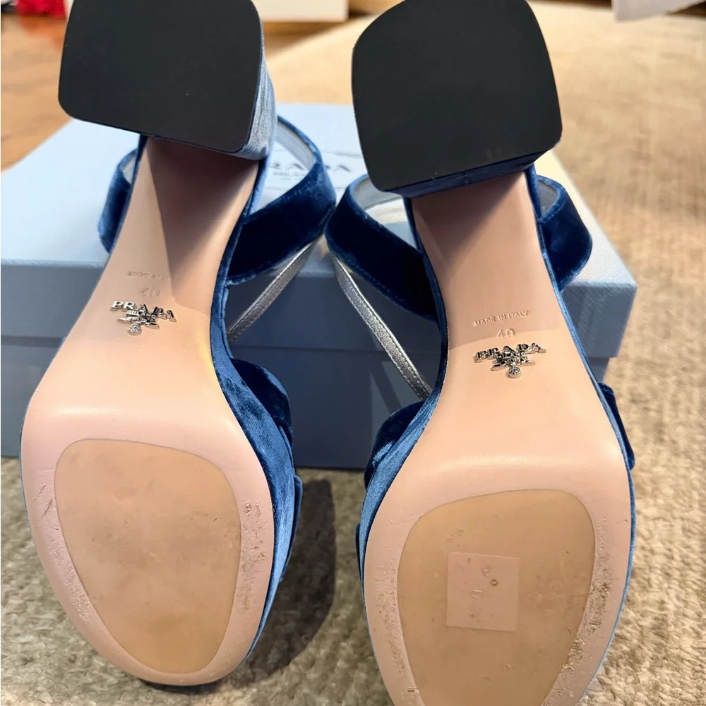 Prada Women's Luxurious Navy Velvet Platform Heels - Picture 7 of 9